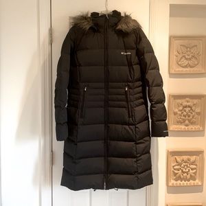 Columbia puffer w/ cinch waist and hem removable hood